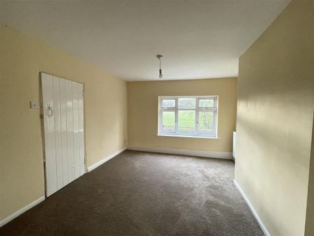 3 bedroom detached house to rent - Photo 2