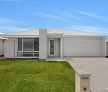 MODERN COMFORT, PERFECT LOCATION - Photo 3