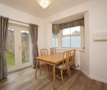 5 bedroom House To Let - Photo 3