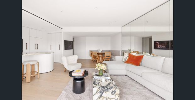 Iconic Horizon building, renovated two bedroom apartment - Photo 1