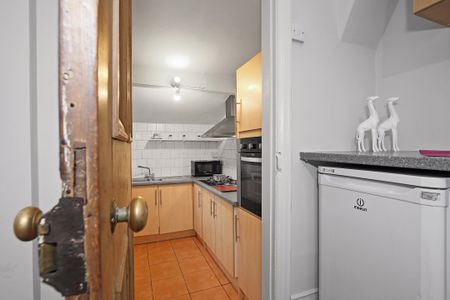 4 bedroom terraced house to rent - Photo 5