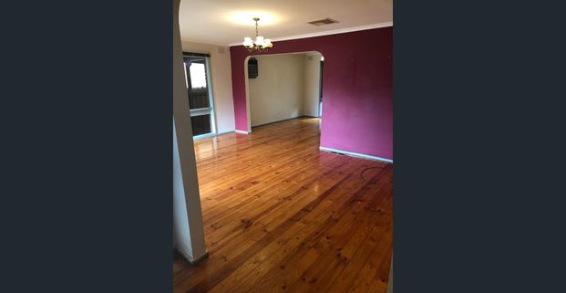 Family Home in Quiet Court Location! - Photo 1