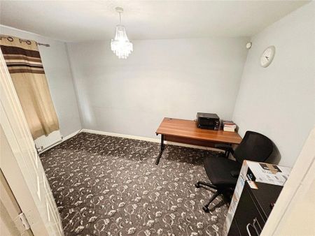 5 bedroom semi-detached house to rent - Photo 5