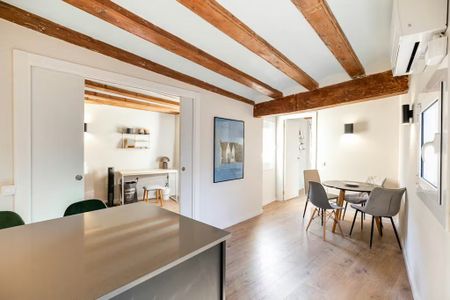 Carrer dels Abaixadors, Barcelona, Catalonia 08003 - Photo 2