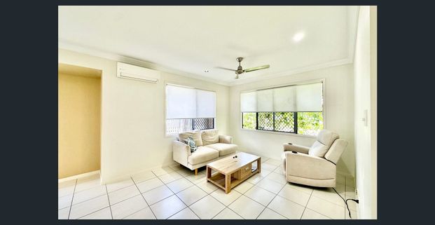 Stunning Modern 4 Bedroom Home in Quiet Kelso! - Photo 1