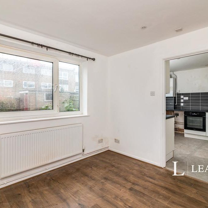 3 bedroom terraced house to rent - Photo 1