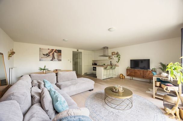 Recent appartement met lift , 2 slaapkamers, terras en PARKTUIN! - Photo 1