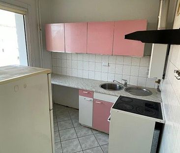 Sanierte 3 Zimmer-Wohnung mit EBK, Duschbad und Laminat zu mieten! - Photo 3