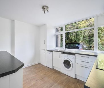 3 bedroom flat to rent - Photo 6