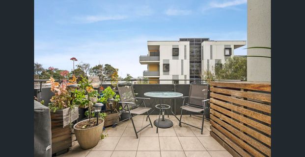 Stylish Apartment in a Leafy Kensington - Photo 1