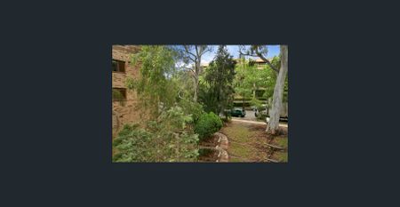 SPACIOUS MODERN 2 BEDROOM APARTMENT WITH GARAGE - Photo 2