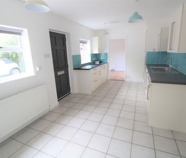 2 bedroom detached bungalow to rent - Photo 5