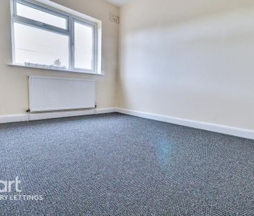 3 bedroom end of terrace house to rent - Photo 3