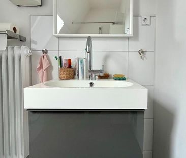 Stilvolle 3-Zimmer-Dachgeschosswohnung mit hohen Decken - Foto 1