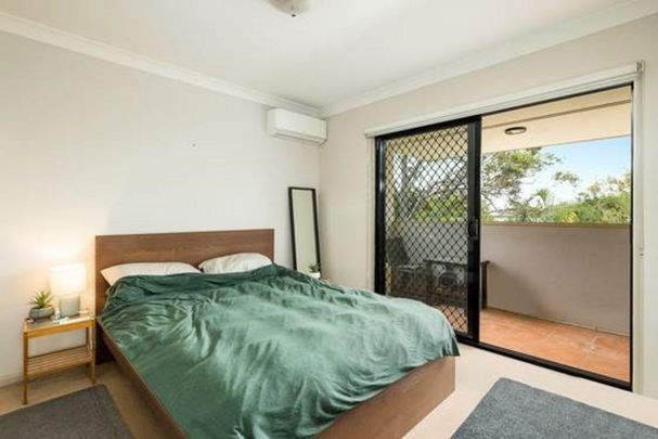 Top-Floor Retreat with Sweeping views of City & Story Bridge! - Photo 1