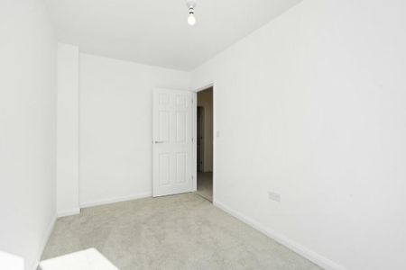 3 bedroom end of terrace house to rent - Photo 3