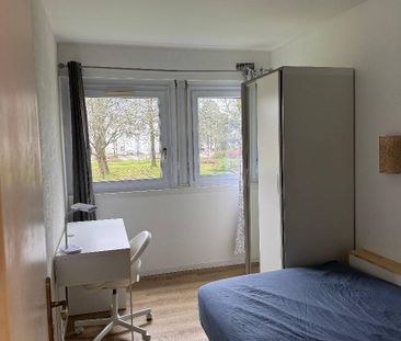 Une chambre avec salle de bain privative - Photo 1