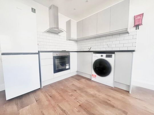Hanworth Road, Hounslow, TW3 3TU - Photo 1