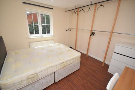 3 bedroom coach house to rent - Photo 4
