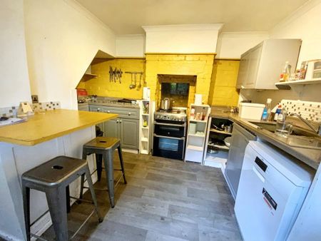 2 bedroom semi-detached house to rent - Photo 4