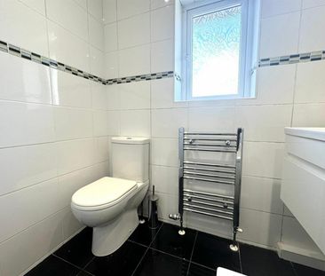 3 Bedroom House - Mid Terrace To Let - Photo 2