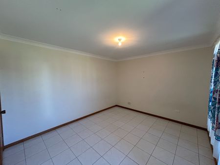 4 Bedroom - 2 Bathroom - Minutes Walk to Beach - Photo 3