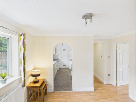 3 bedroom flat to rent - Photo 2