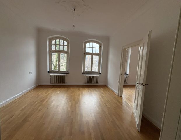 2-Zimmer Altbau mit Balkon zum Verlieben: Renoviert in Pempelfort! - Foto 1
