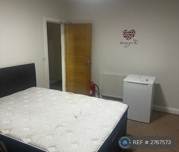 4 bedroom semi-detached house to rent - Photo 1