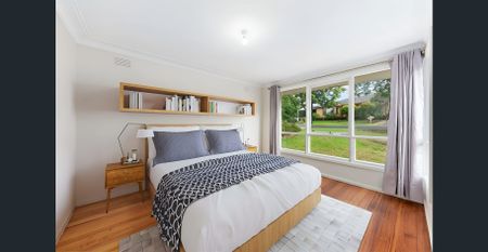 Stylish & Comfortable Living in a Quiet Court Location - Photo 2