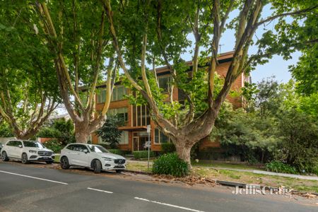 5/11 Woorigoleen Road, Toorak - Photo 2