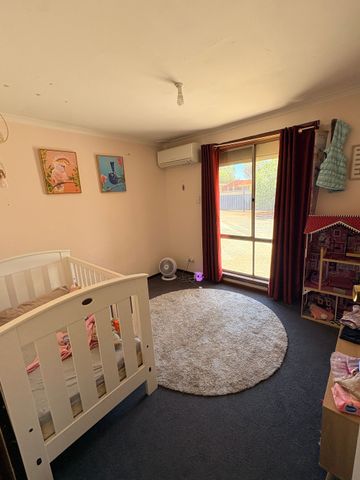 Spacious Family Living on a Large Block - Photo 4