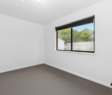 7 Roberston Street, Epsom VIC 3551 - House For Rent | Domain - Photo 2