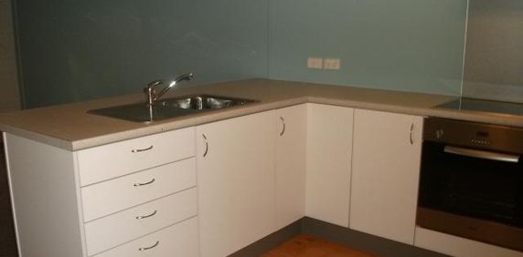 City Centre Studio Apartment - Secure and Great Location - Photo 2