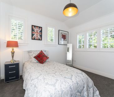 Luxurious Fully Furnished Home with Pool and Gym in Prime Epsom Loc... - Photo 3