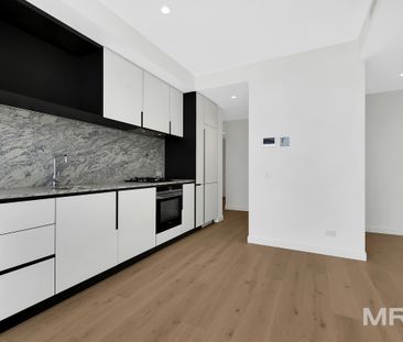 Near-New Two-Bedroom Apartment with Panoramic Views and Premium Sky Facilities - Photo 6