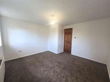 Chiltern Avenue, Farnborough, GU14 - Photo 2