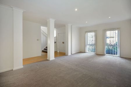 2/12 Thea Avenue, Balwyn North - Photo 3