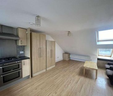 Kingsbridge Crescent, Southall, UB1 - Photo 3