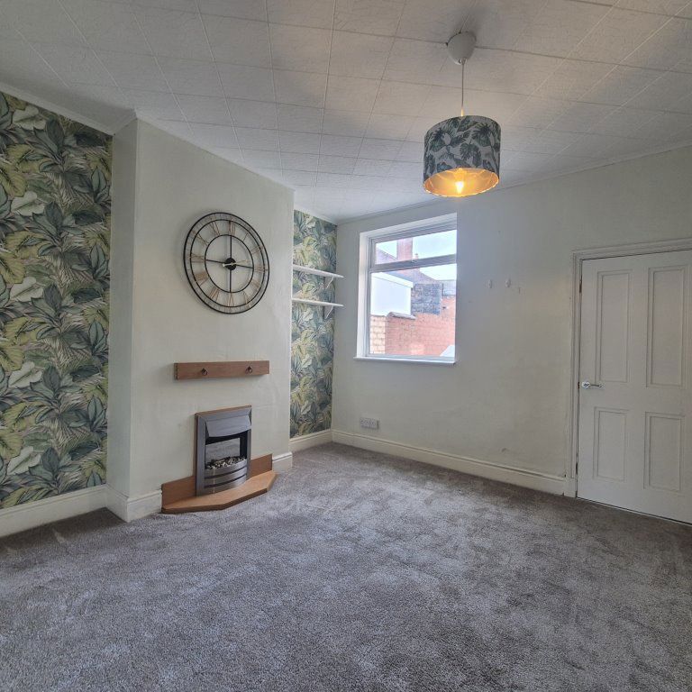 Causeway Green Road, Oldbury, Sandwell, B68 - Photo 1