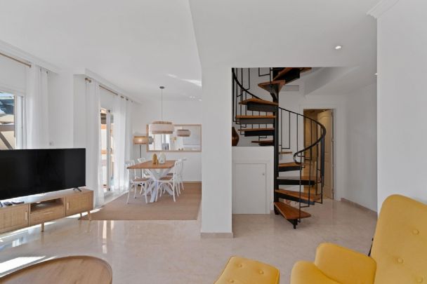 2 Bedroom Apartment For Rent in Marbella, Málaga - Photo 1