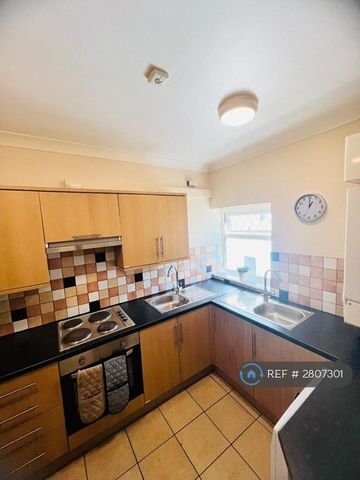 1 bedroom in a house share to rent - Photo 5