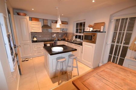 7 Priory Park, Off Bangor Road, Holywood, BT18 0LG - Photo 3