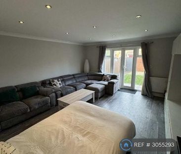 1 bedroom in a house share to rent - Photo 2