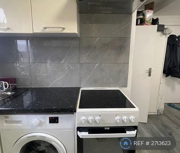 1 bedroom in a house share to rent - Photo 6