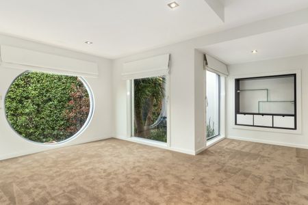 14 Nathan Street, Deakin ACT 2600 - House For Rent | Domain - Photo 4