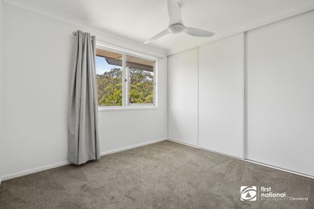 UPSTAIRS LEVEL - THREE BEDROOM LIVING IN GREAT LOCATION! - Photo 5