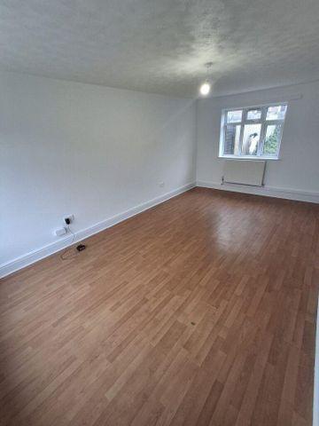 2 bedroom semi-detached house to rent - Photo 2