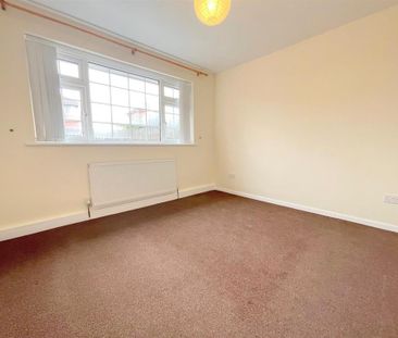 2 bedroom semi-detached bungalow to rent - Photo 2