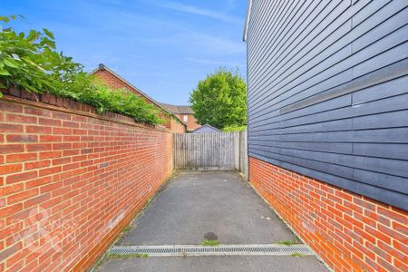 3 bedroom semi-detached house to rent - Photo 2